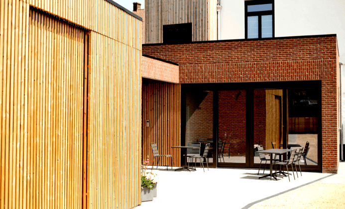 Photo de la terrasse exterieur de l'hôtel de la région des collines